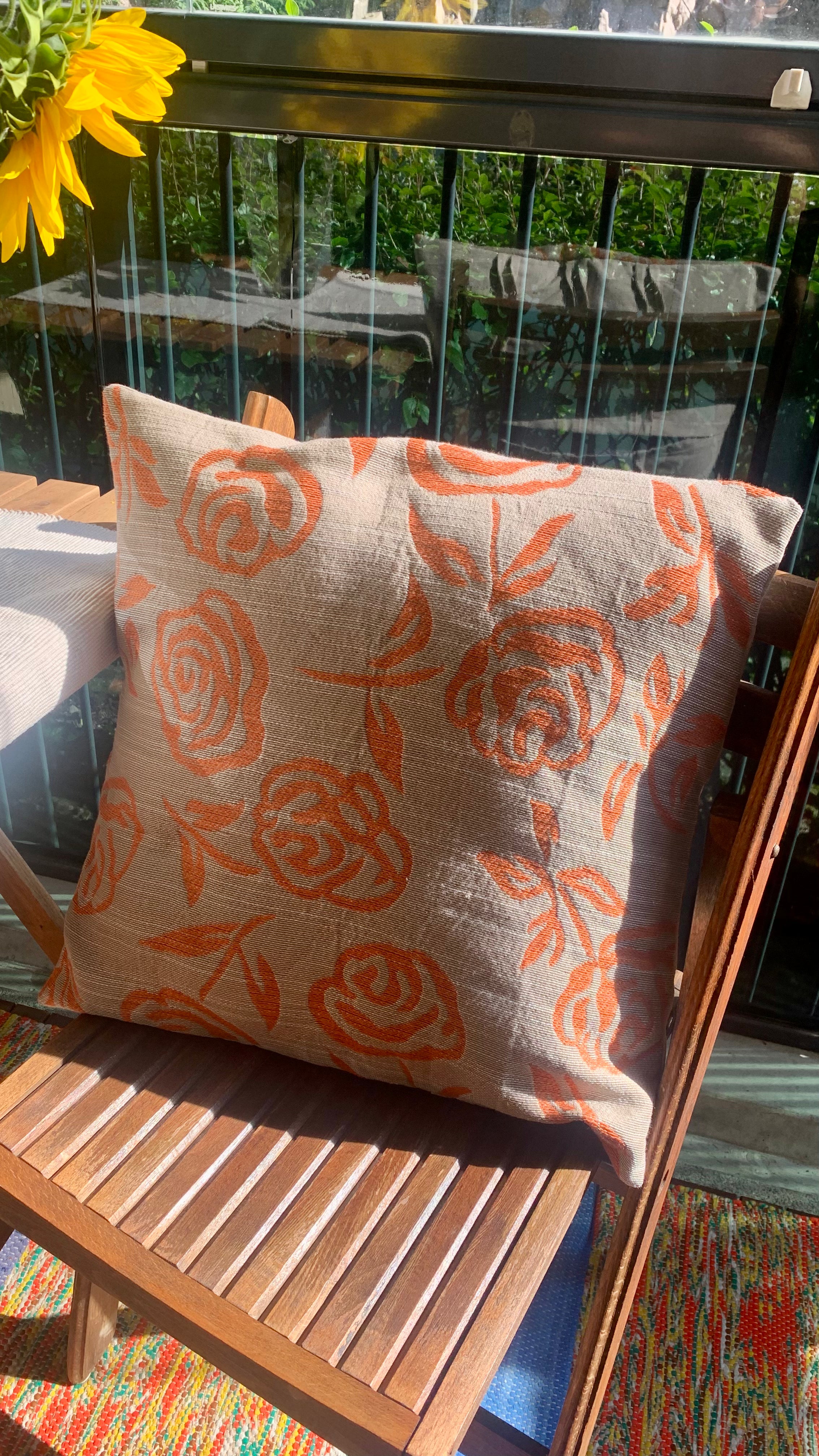Ruusu koristetyynynpäällinen