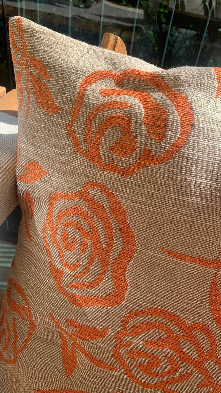 Ruusu koristetyynynpäällinen